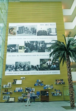 on weit und nahe: Lesbarkeit aus allen Perspektiven. Graphic Design WBG Zürich. Bild © Moser Ausstellungsdesign
